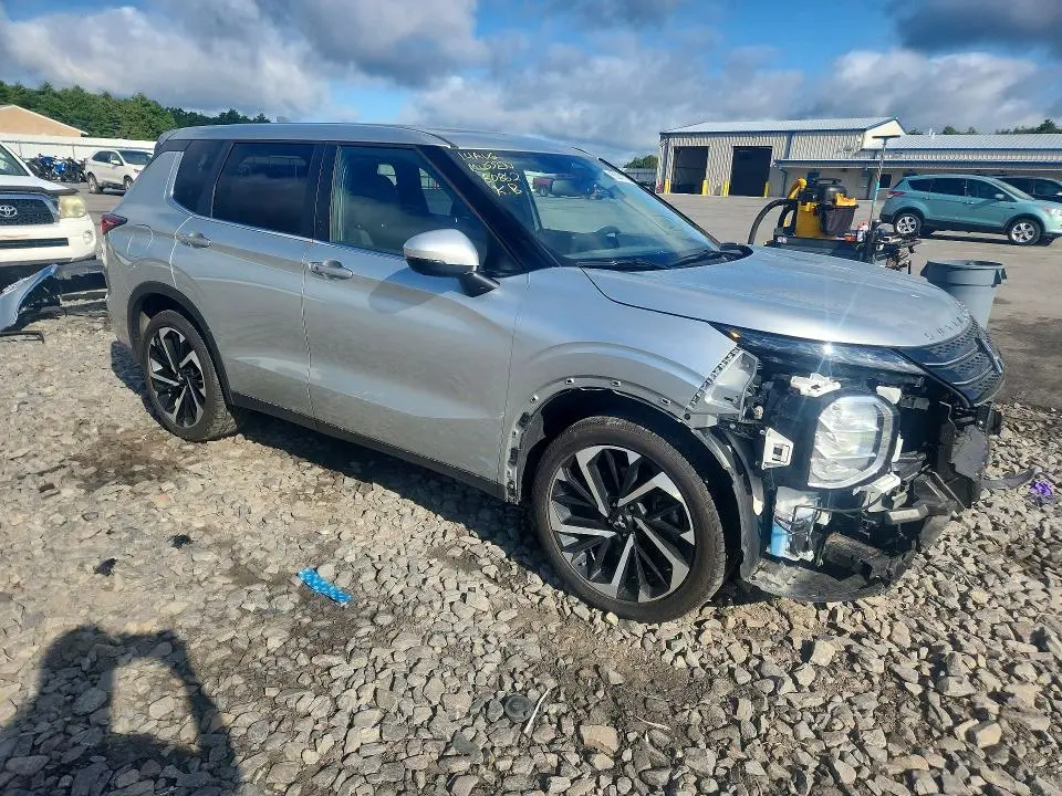 2024 MITSUBISHI OUTLANDER SE  