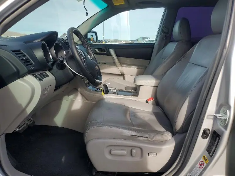 2011 TOYOTA HIGHLANDER BASE  