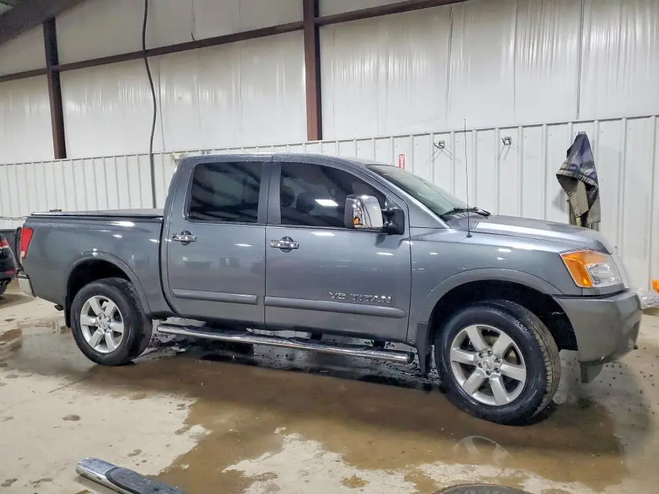 2013 NISSAN TITAN SV  
