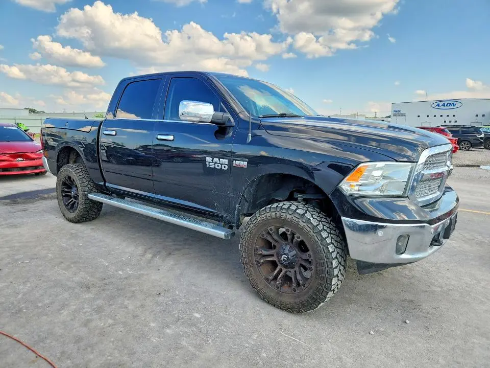 2017 RAM 1500 SLT  