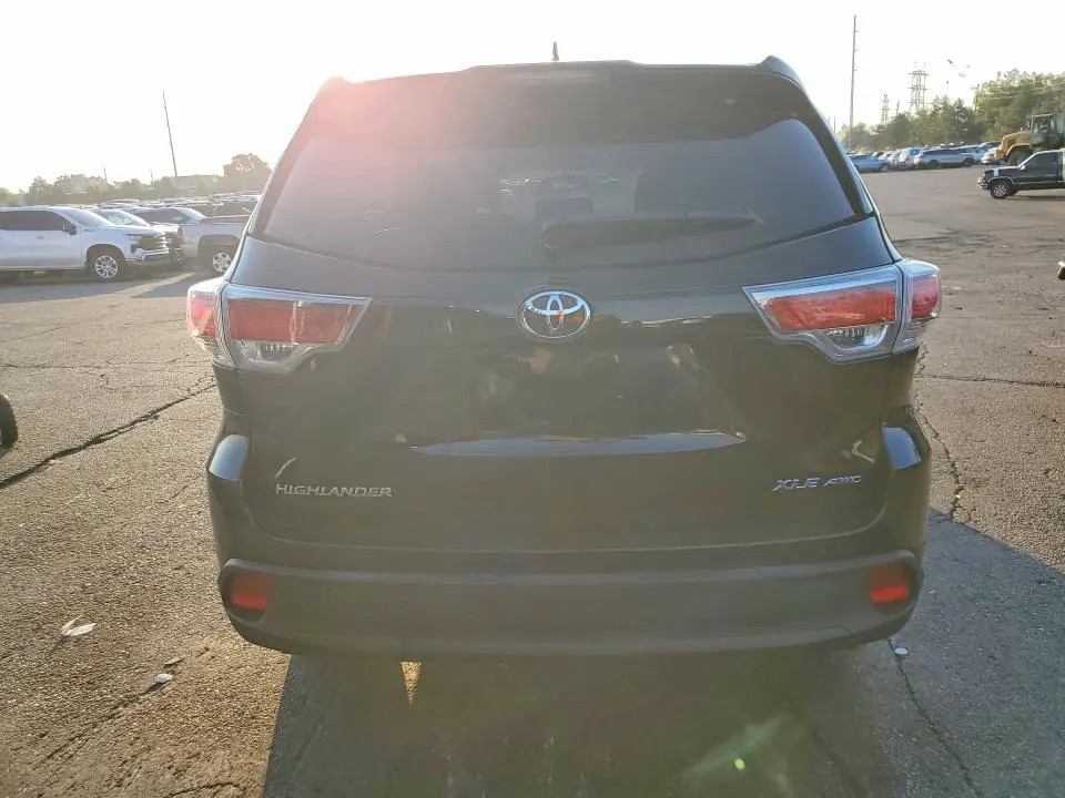 2015 TOYOTA HIGHLANDER XLE  
