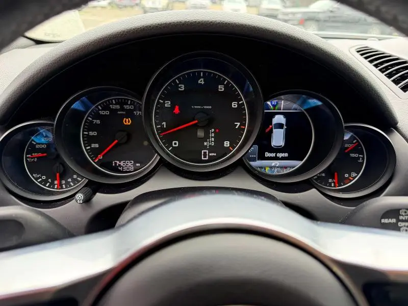 2016 PORSCHE CAYENNE   