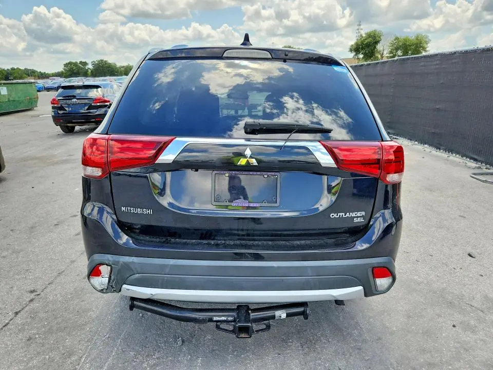2017 MITSUBISHI OUTLANDER SE  