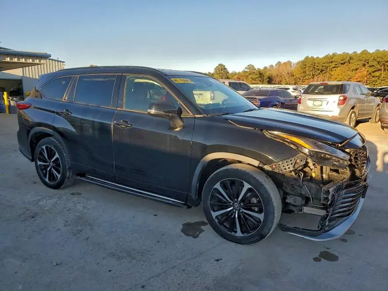 2021 TOYOTA HIGHLANDER XSE  