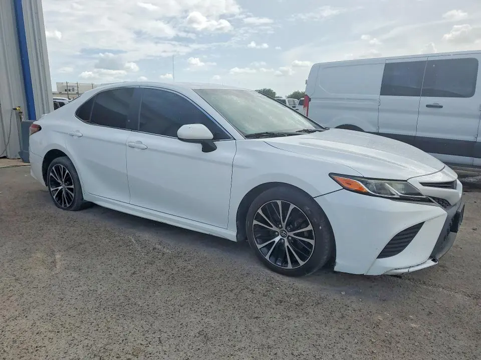 2018 TOYOTA CAMRY SE  