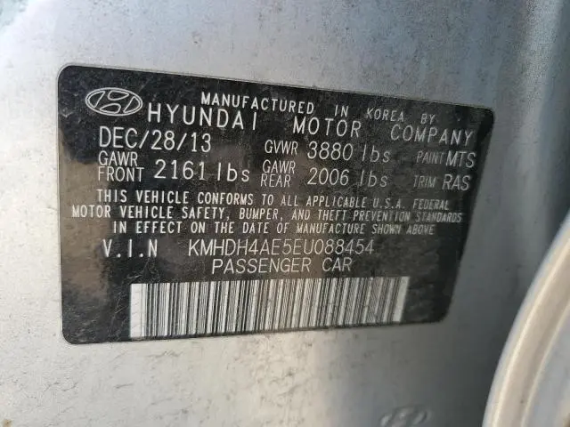 2014 HYUNDAI ELANTRA SE  