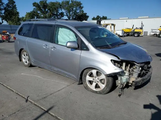 2017 TOYOTA SIENNA LE  
