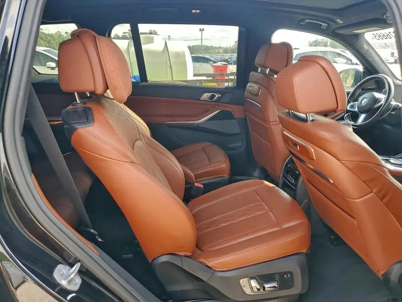 2024 BMW X7   
