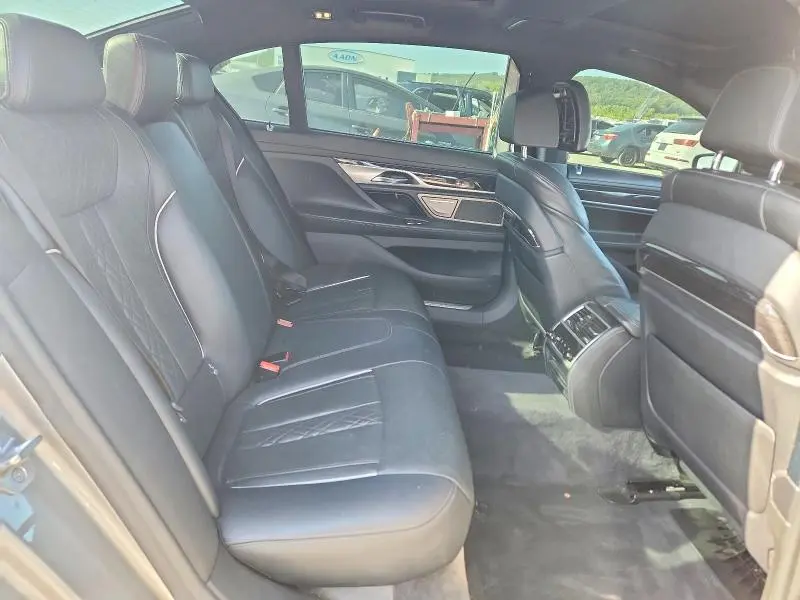 2020 BMW 750 XI  