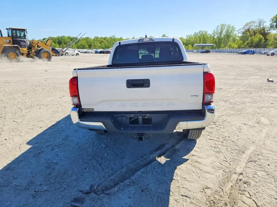 2020 TOYOTA TACOMA SR5 V6  