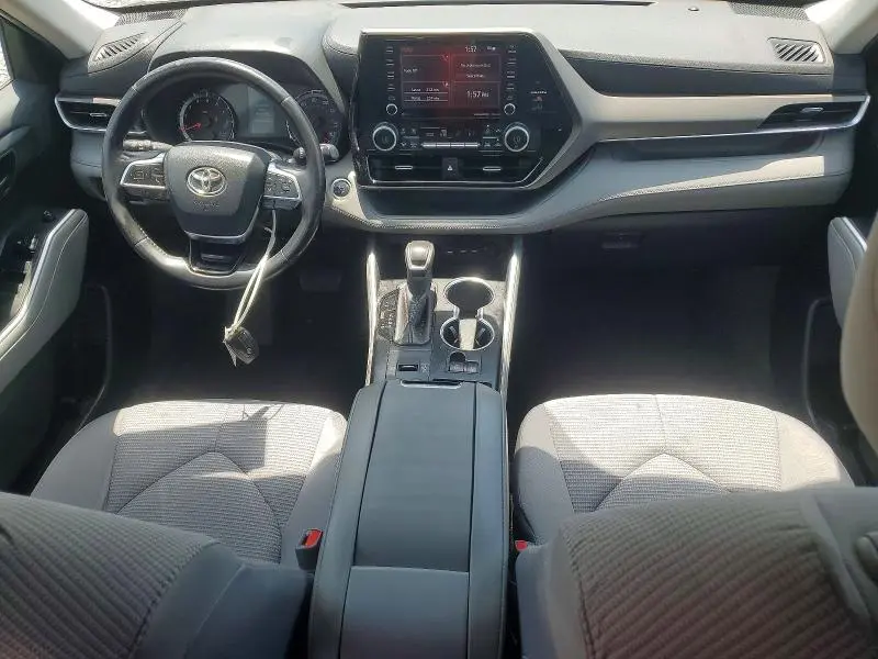 2020 TOYOTA HIGHLANDER LE  