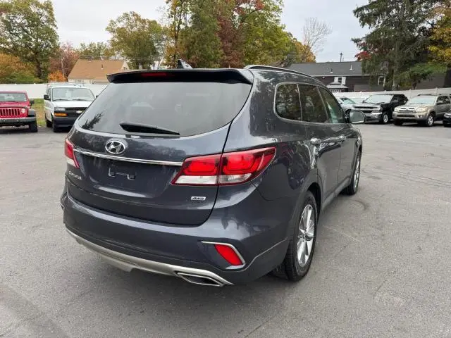 2017 HYUNDAI SANTA FE SE  