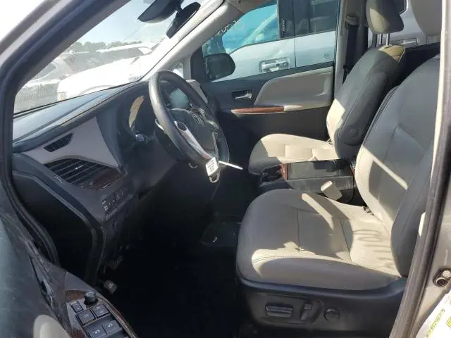 2020 TOYOTA SIENNA XLE  