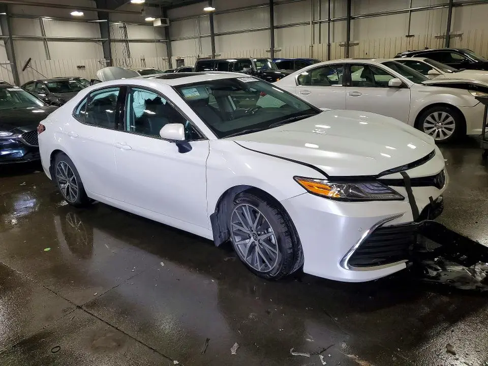 2022 TOYOTA CAMRY XLE  