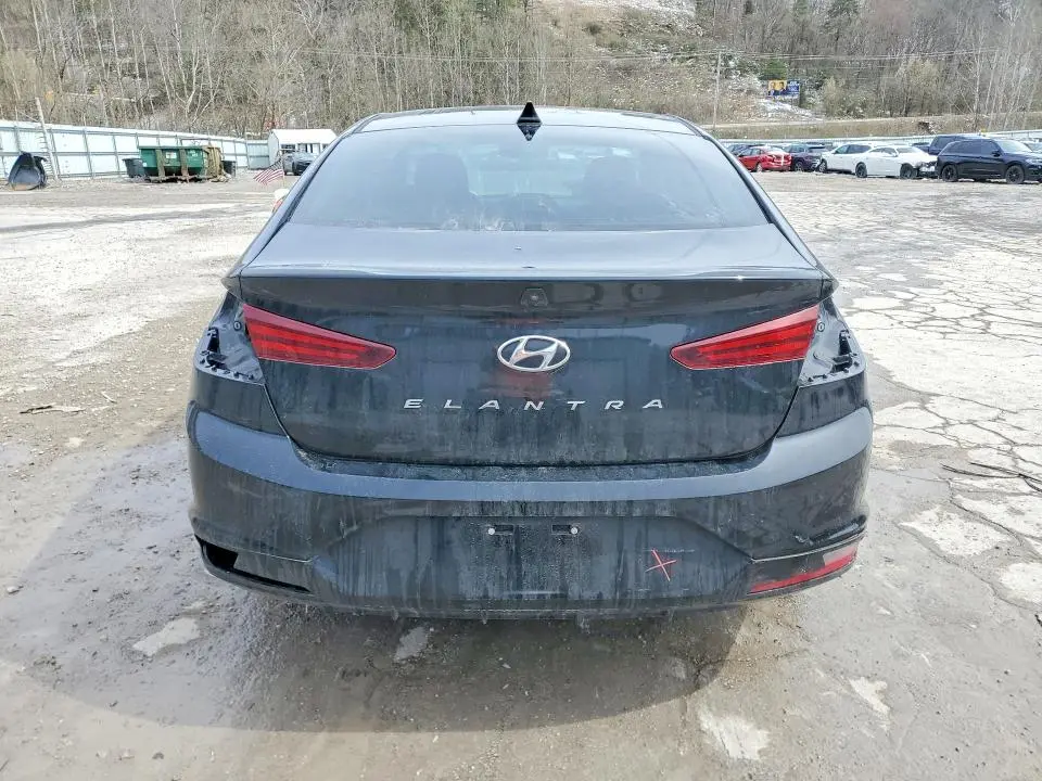 2019 HYUNDAI ELANTRA SE  