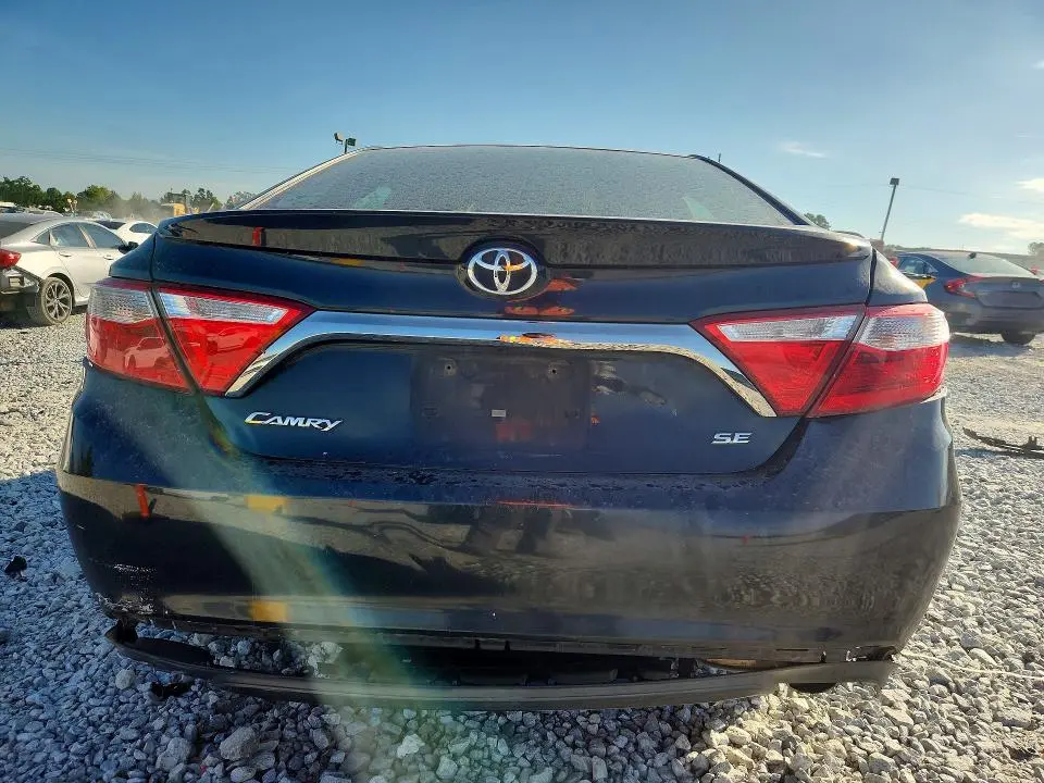 2016 TOYOTA CAMRY SE  