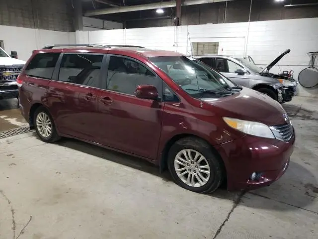 2013 TOYOTA SIENNA XLE  