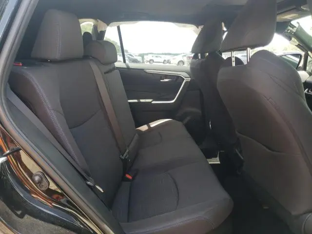 2022 TOYOTA RAV4 SE  