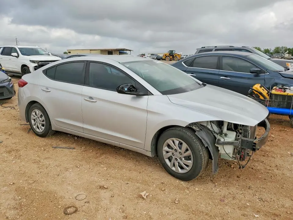 2018 HYUNDAI ELANTRA SE  