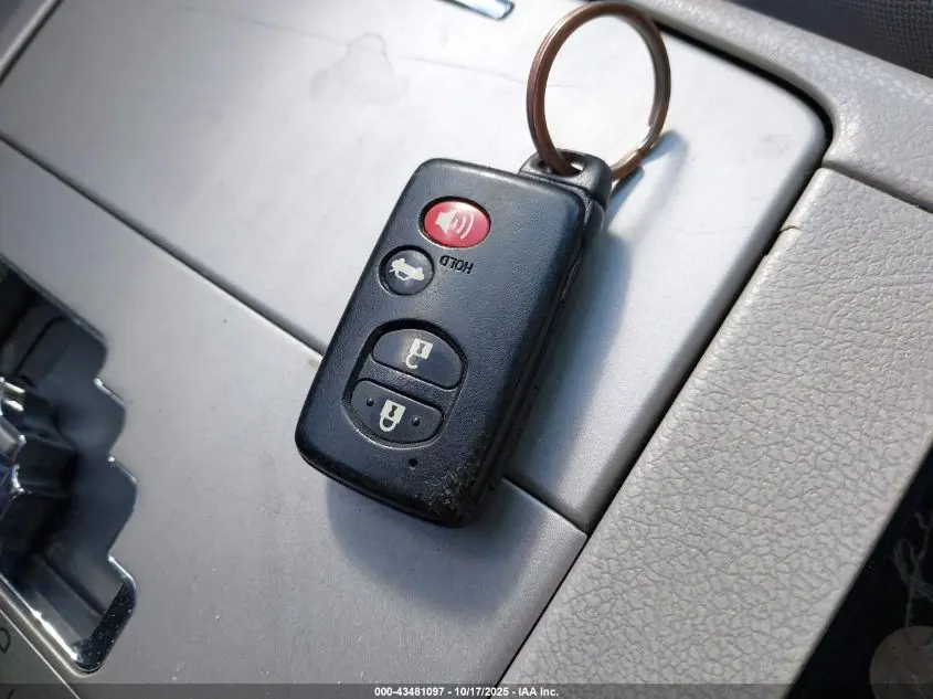 2011 TOYOTA CAMRY SE