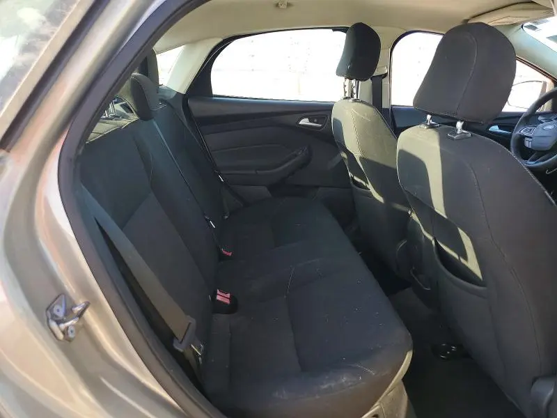 2015 FORD FOCUS SE  
