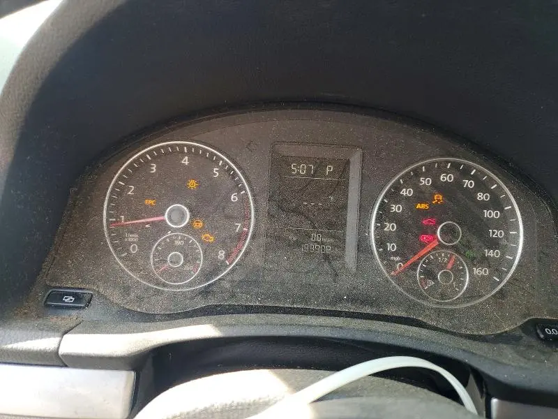 2010 VOLKSWAGEN JETTA S  