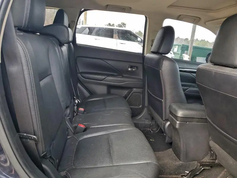 2018 MITSUBISHI OUTLANDER SE  