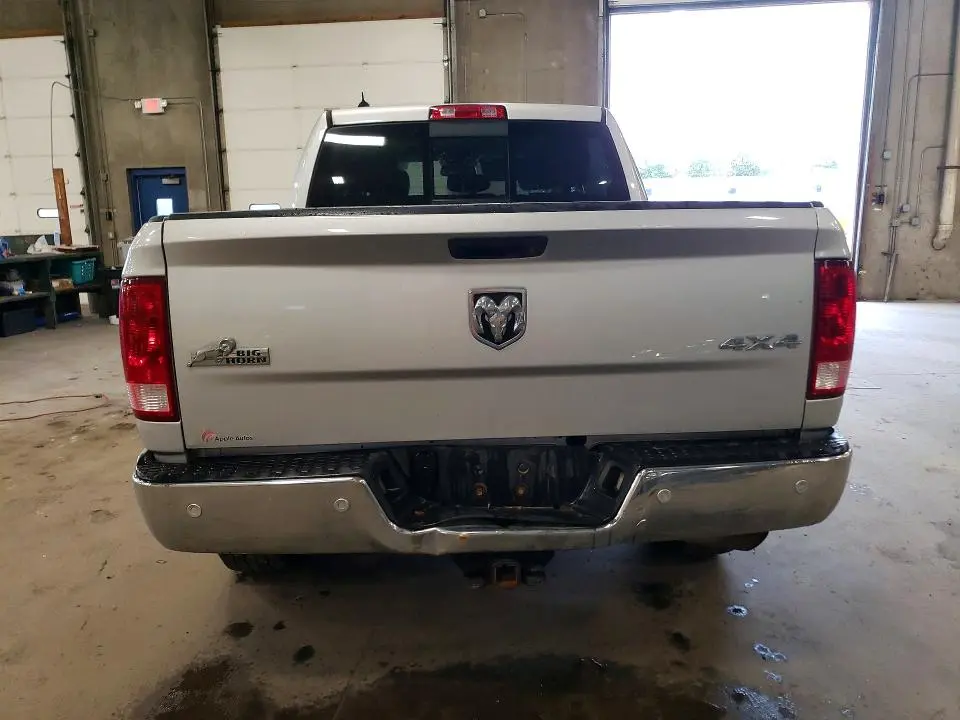 2016 RAM 1500 SLT  