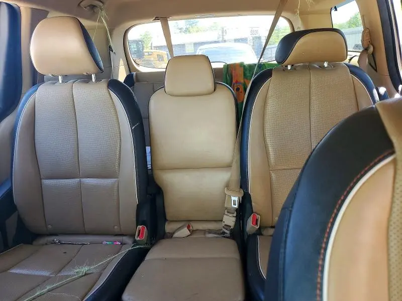 2017 KIA SEDONA LX  