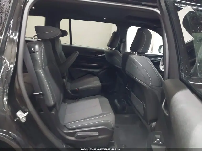 2025 JEEP GRAND CHEROKEE L LAREDO X 4X4