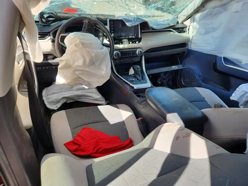 2021 TOYOTA RAV4 XLE  