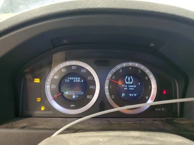 2011 VOLVO XC70 3.2  