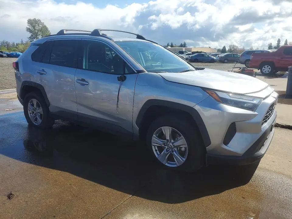 2023 TOYOTA RAV4 XLE  