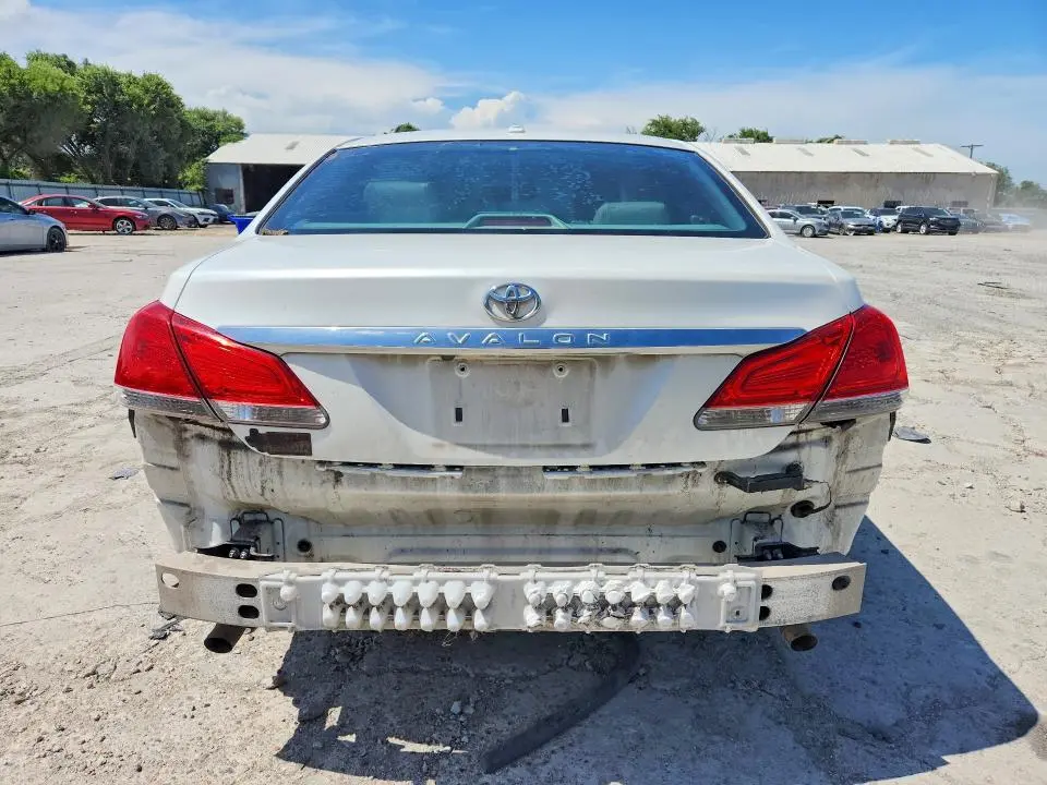 2011 TOYOTA AVALON   