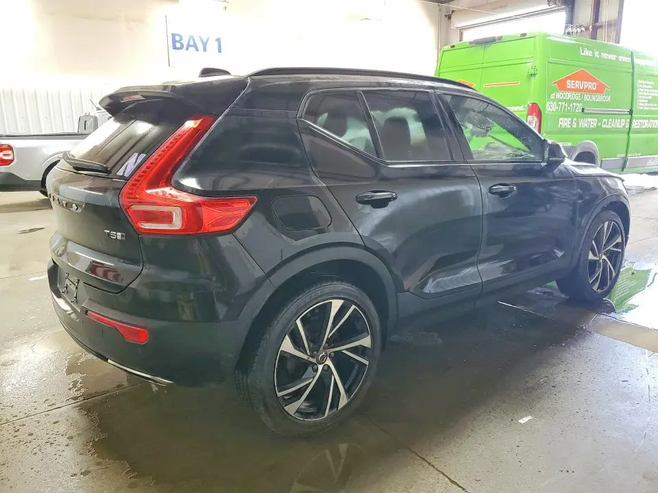 2020 VOLVO XC40 T5 R-DESIGN  
