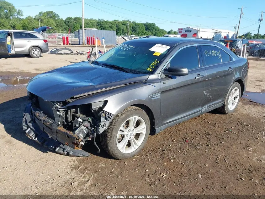 2018 FORD TAURUS SE
