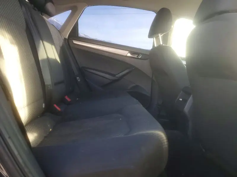 2012 VOLKSWAGEN PASSAT S  