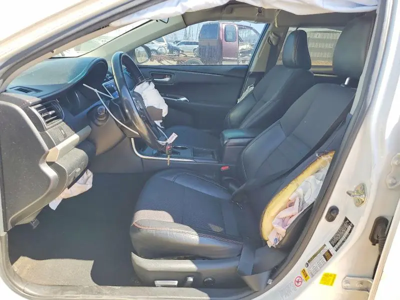 2016 TOYOTA CAMRY SE  