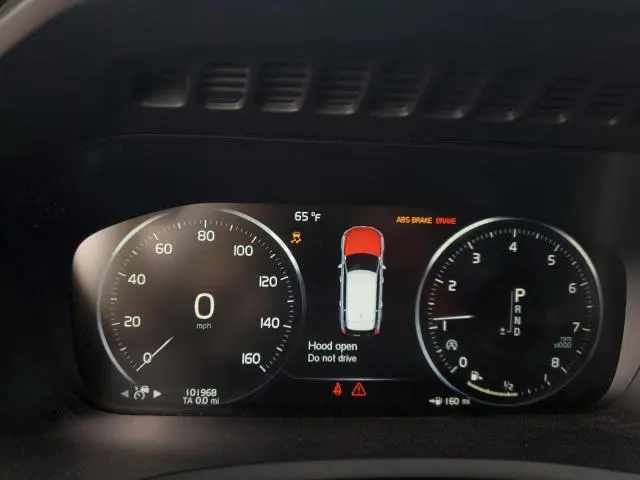 2019 VOLVO XC90 T6 MOMENTUM