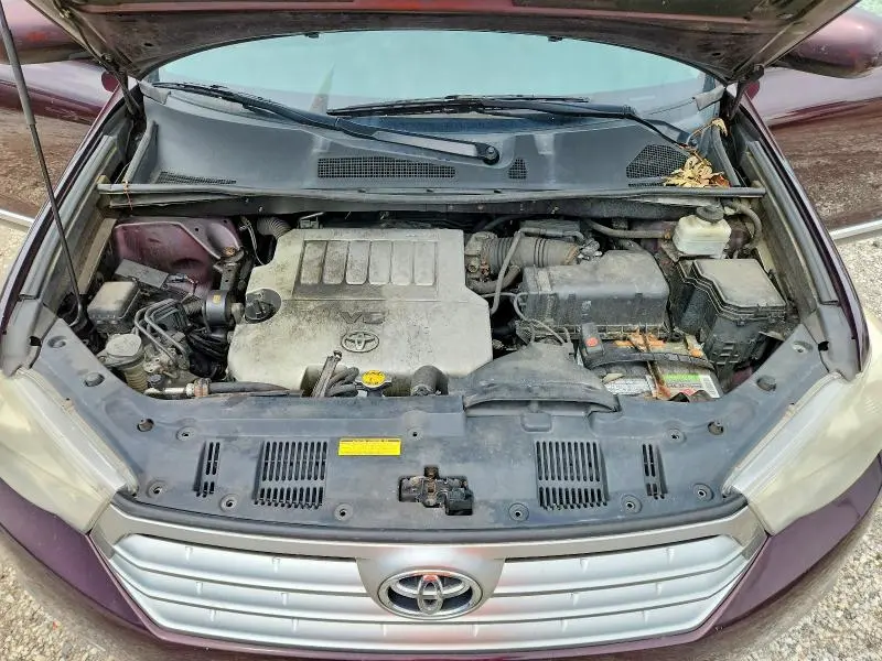 2012 TOYOTA HIGHLANDER SE  