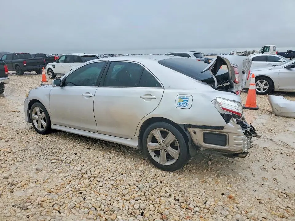 2011 TOYOTA CAMRY SE  
