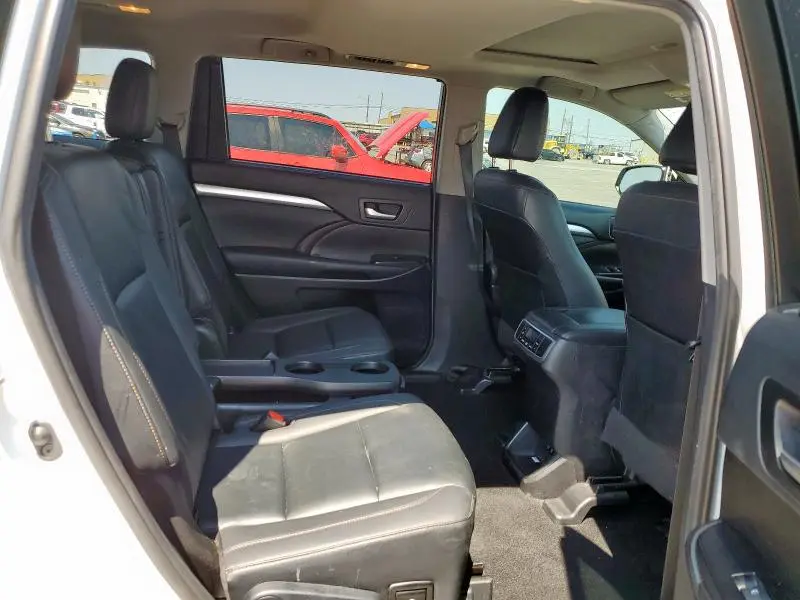 2019 TOYOTA HIGHLANDER SE  