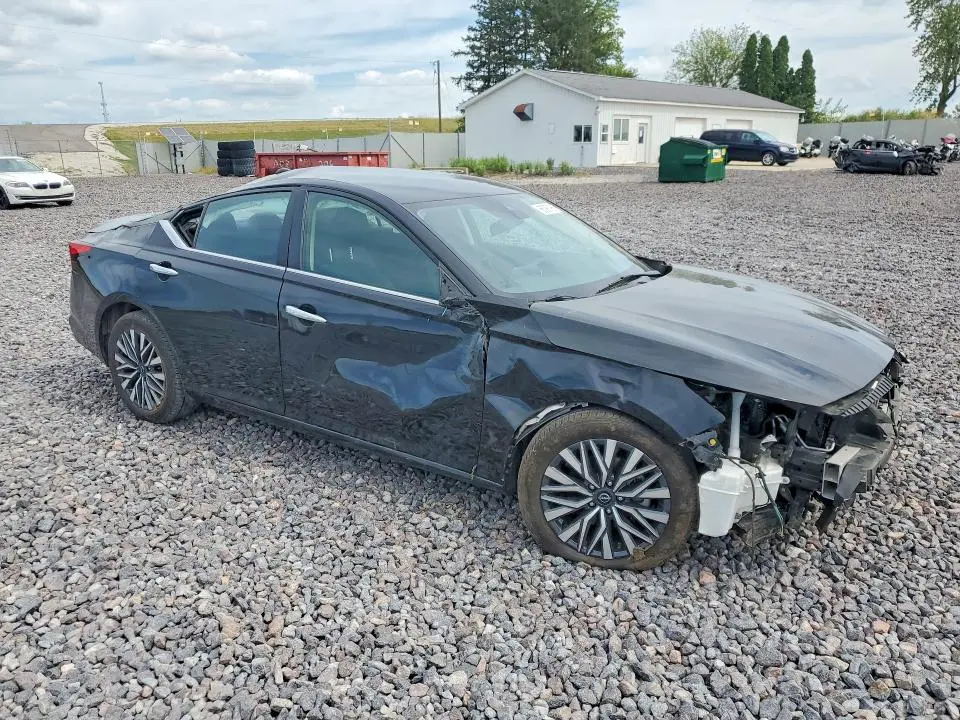 2024 NISSAN ALTIMA SV  