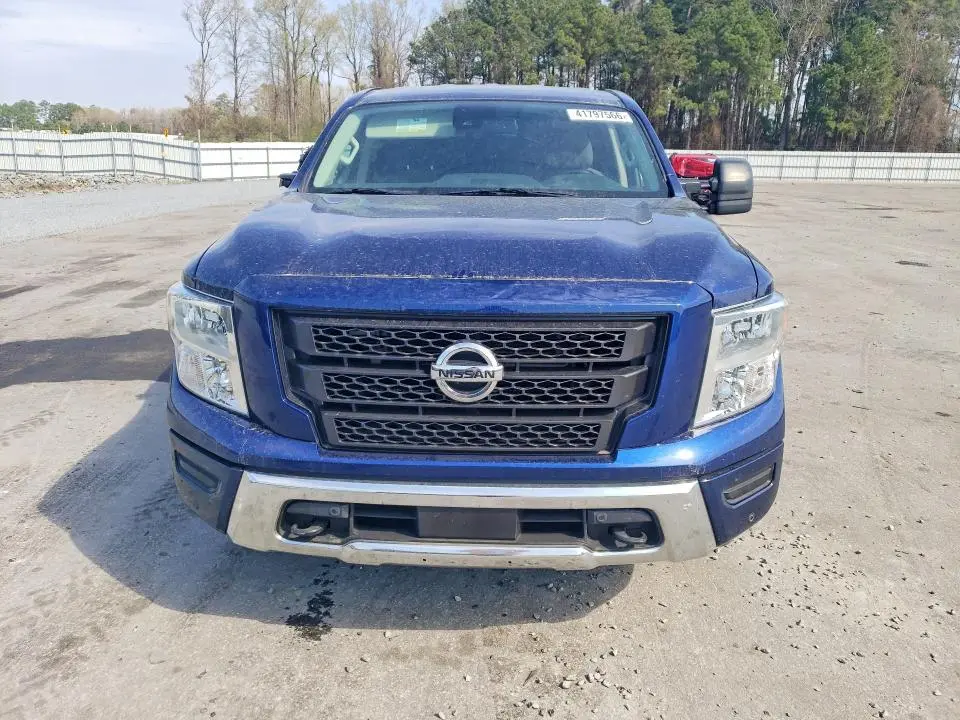 2022 NISSAN TITAN SV  