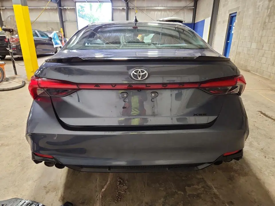 2019 TOYOTA AVALON XSE  