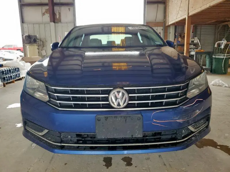 2016 VOLKSWAGEN PASSAT SE  