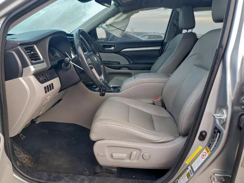 2017 TOYOTA HIGHLANDER SE  