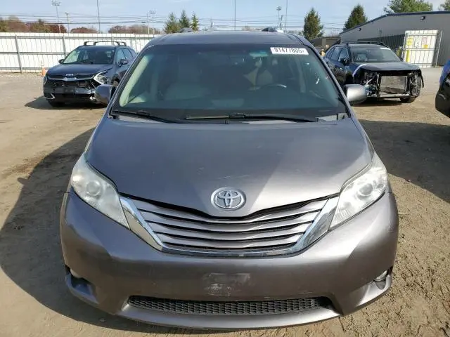 2017 TOYOTA SIENNA XLE  