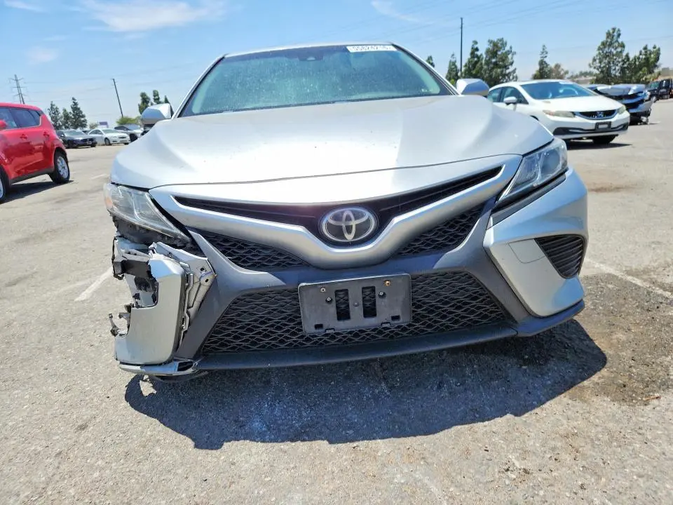 2018 TOYOTA CAMRY SE  
