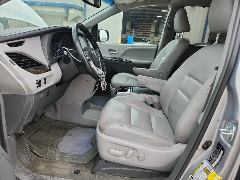 2015 TOYOTA SIENNA XLE 8-PASSENGER  